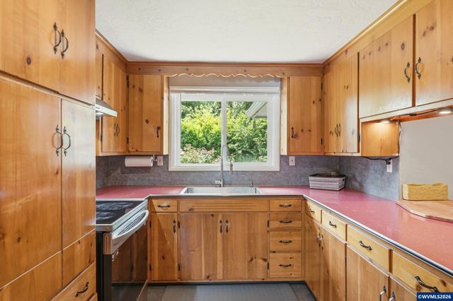 2530 Sharon Wy, Eugene, OR 97401