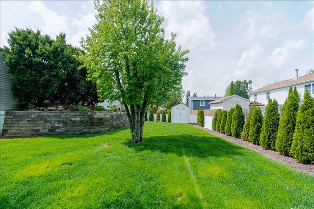 6 Kenfield Circle, Bloomington, IL 61704