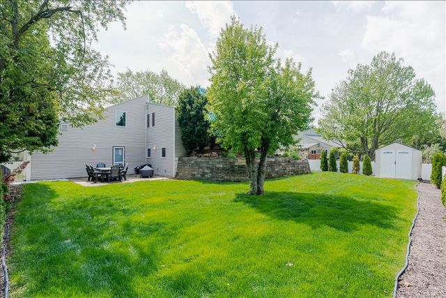 6 Kenfield Circle, Bloomington, IL 61704