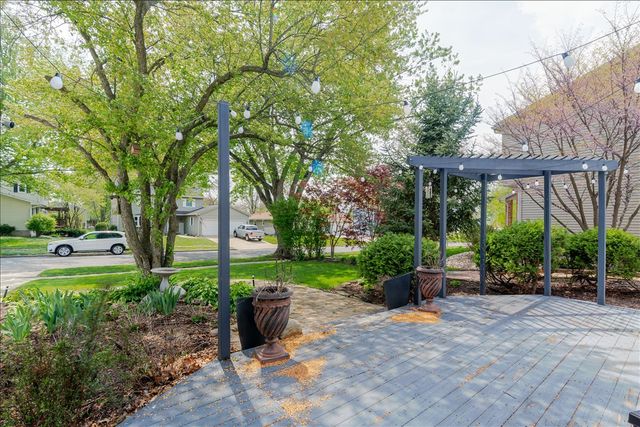 6 Kenfield Circle, Bloomington, IL 61704