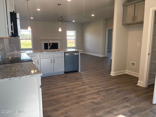 114 Seashore Street, Grimesland, NC 27837