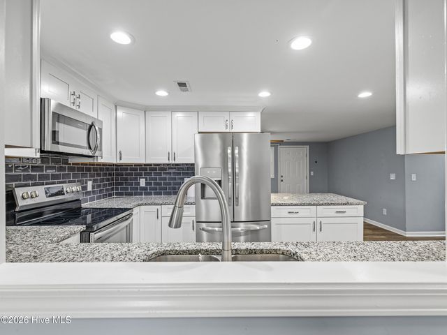 204 Fifth Avenue, Jacksonville, NC 28546