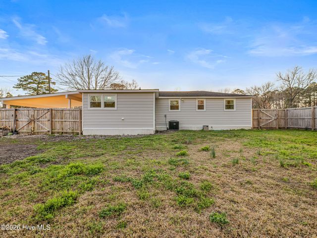 204 Fifth Avenue, Jacksonville, NC 28546