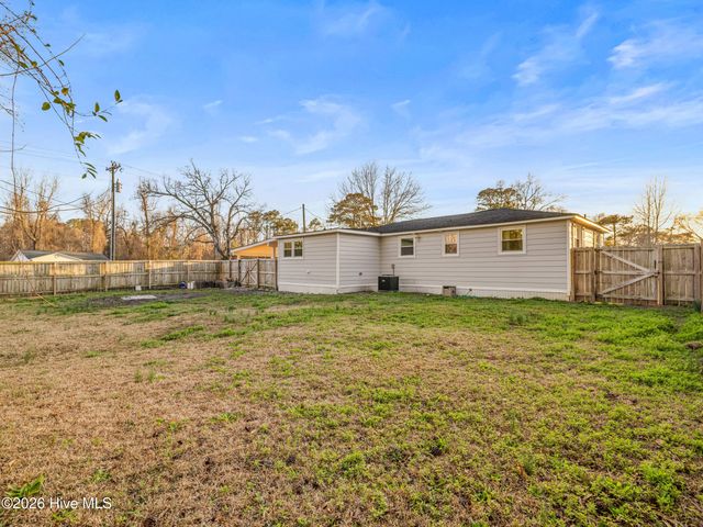 204 Fifth Avenue, Jacksonville, NC 28546