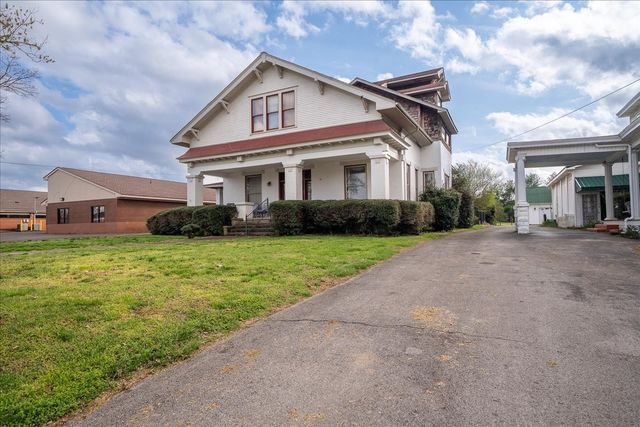 235 Pulaski St, Lawrenceburg, TN 38464