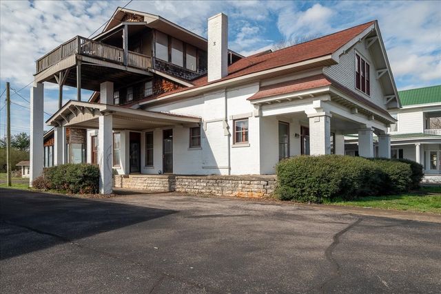 235 Pulaski St, Lawrenceburg, TN 38464