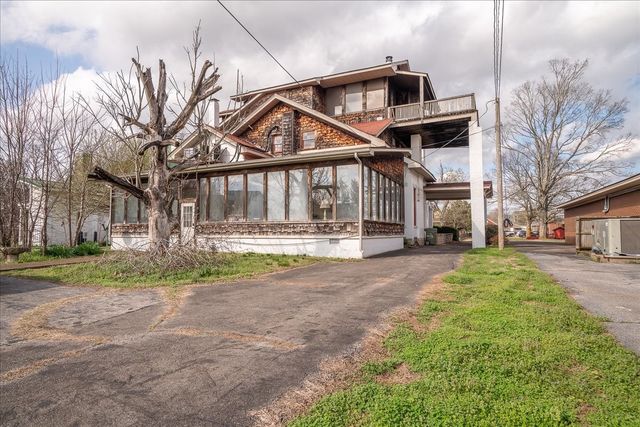 235 Pulaski St, Lawrenceburg, TN 38464