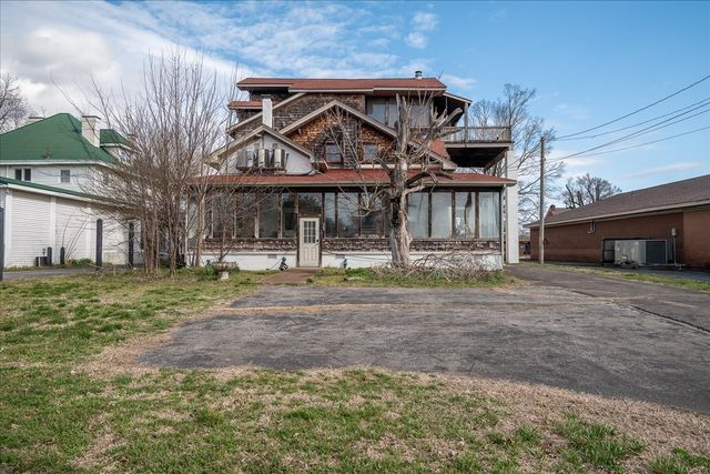 235 Pulaski St, Lawrenceburg, TN 38464