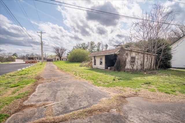 235 Pulaski St, Lawrenceburg, TN 38464