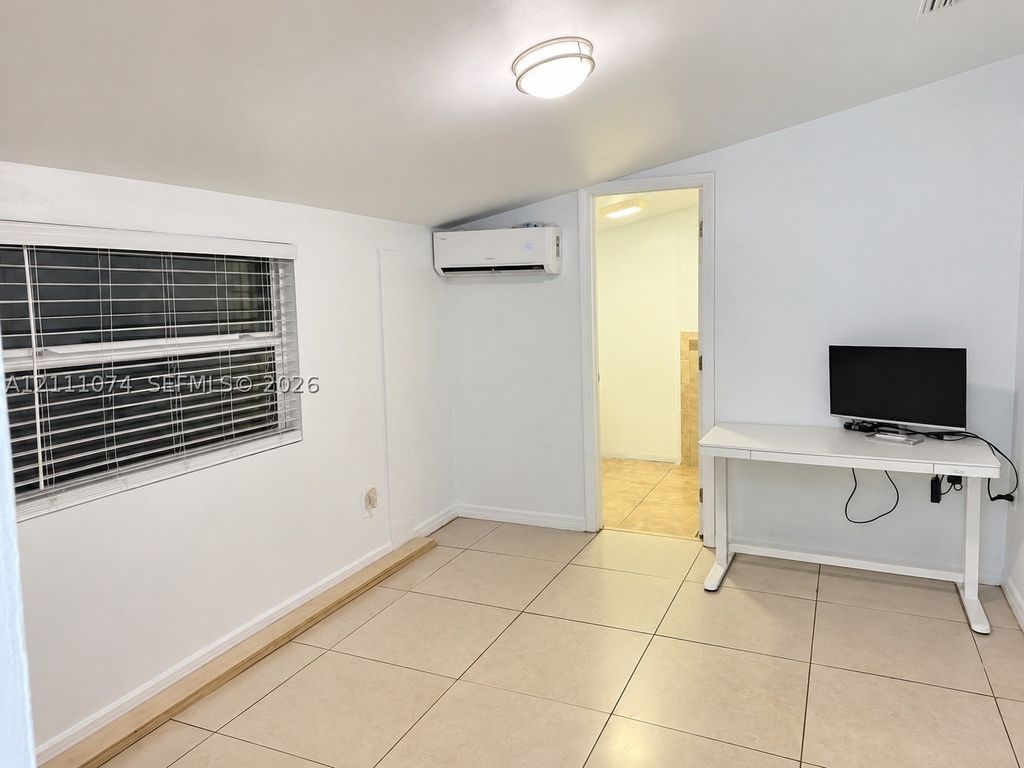 1510 N 73rd Way 1, Hollywood, FL 33024