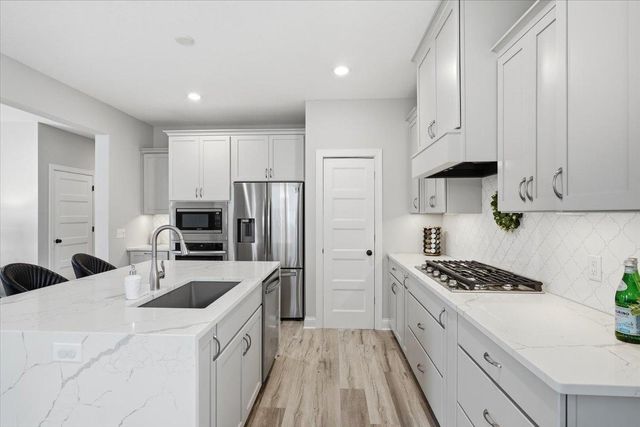 1198 Gretz Way, New Richmond, WI 54017