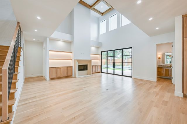 3304 Royal Lane, Dallas, TX 75229
