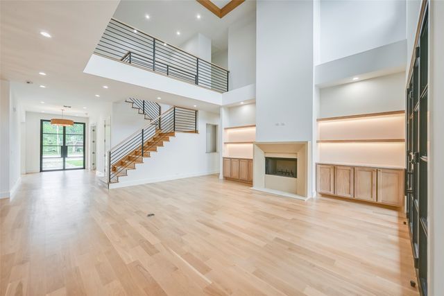 3304 Royal Lane, Dallas, TX 75229