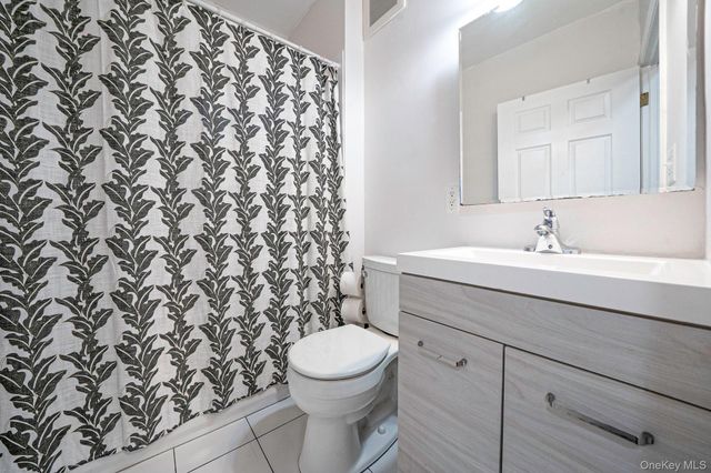 821 Prospect Avenue, Westbury, NY 11590