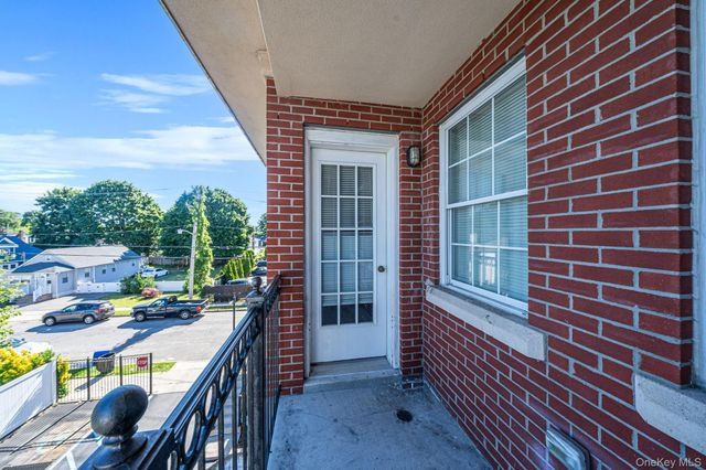 821 Prospect Avenue, Westbury, NY 11590