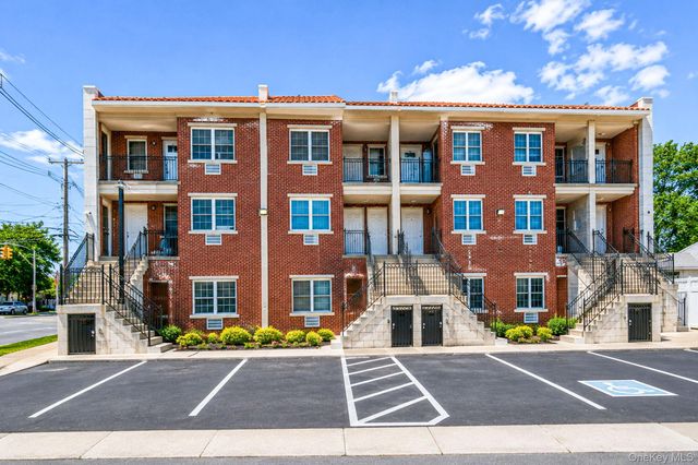 821 Prospect Avenue, Westbury, NY 11590