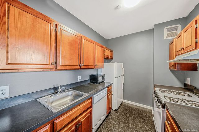 821 Prospect Avenue, Westbury, NY 11590