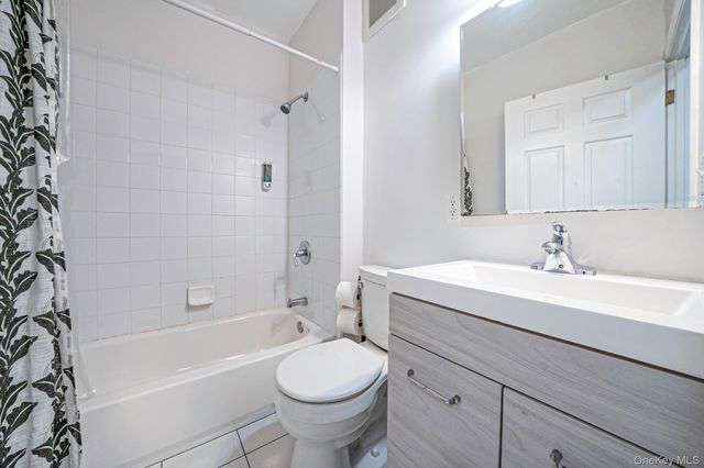 821 Prospect Avenue, Westbury, NY 11590