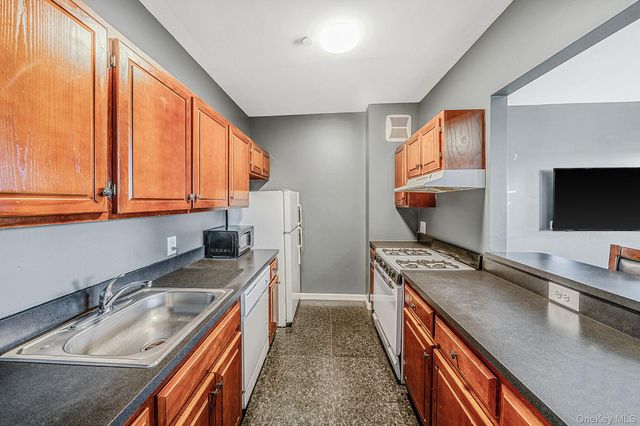 821 Prospect Avenue, Westbury, NY 11590
