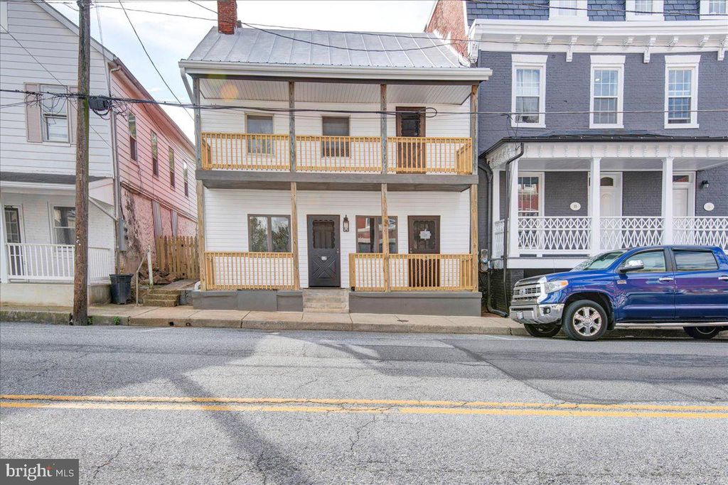 10-12 S MAIN ST, Smithsburg, MD 21783