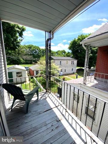 842 CHESTNUT ST, Emmaus, PA 18049