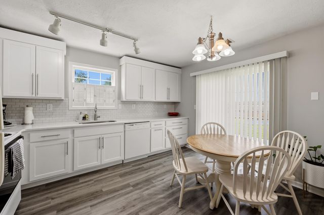 1945 Dark Tower Road, Lexington, KY 40511