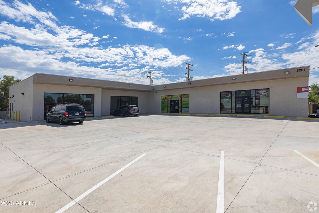 3201 E OAK Street, Phoenix, AZ 85008 — exterior