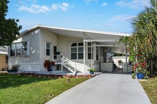8386 SE Wren Avenue, Hobe Sound, FL 33455