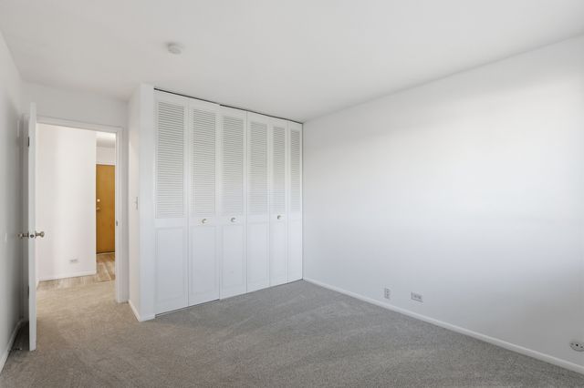 1375 Rebecca Drive 213, Hoffman Estates, IL 60169