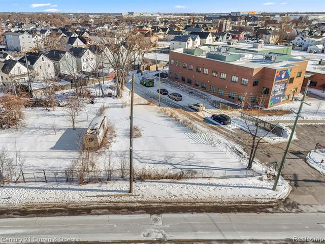 8306 Conant St, Detroit, MI 48211