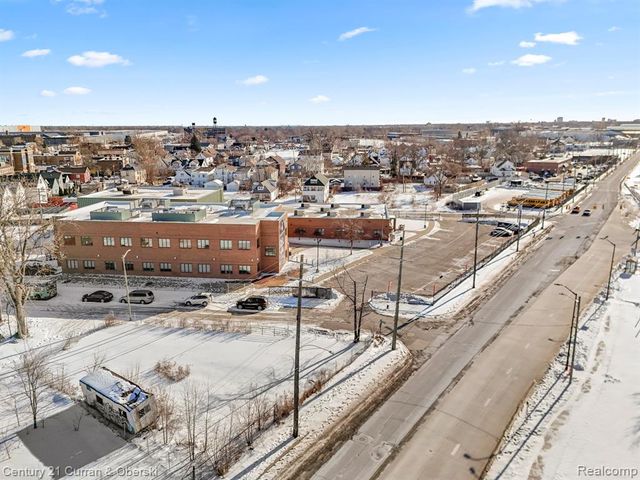 8306 Conant St, Detroit, MI 48211