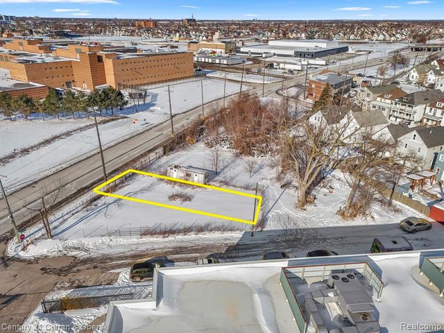 8306 Conant St, Detroit, MI 48211