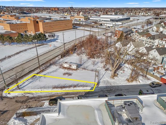 8306 Conant St, Detroit, MI 48211