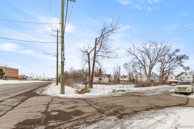 8306 Conant St, Detroit, MI 48211