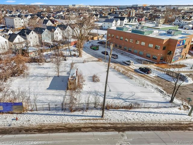 8306 Conant St, Detroit, MI 48211