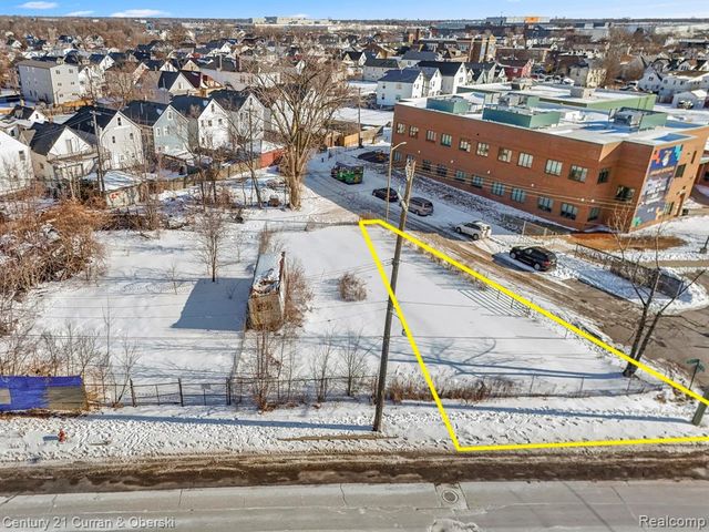 8306 Conant St, Detroit, MI 48211