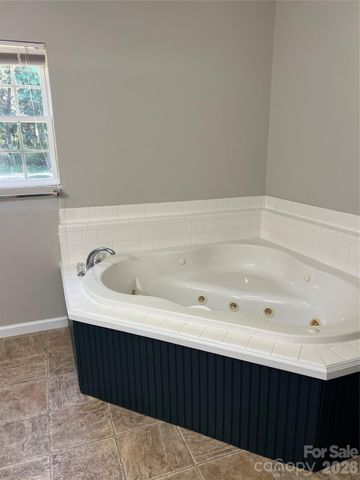 1129 Lyndsey Brooke Court, Lincolnton, NC 28092