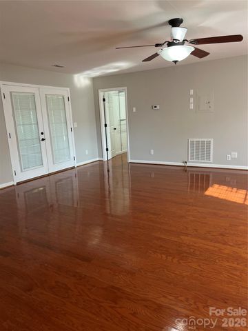 1129 Lyndsey Brooke Court, Lincolnton, NC 28092