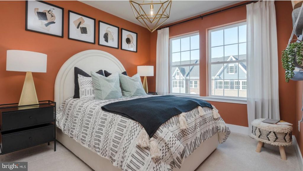 10586 ROUNDSTONE LN, White Plains, MD 20695