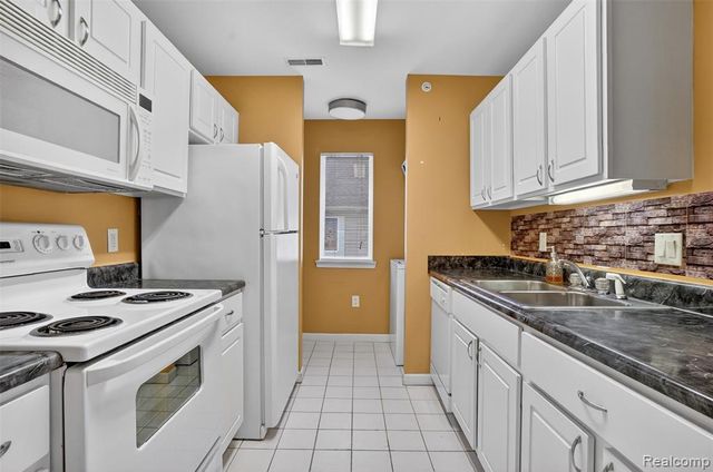 848 Brandon Avenue, Pontiac, MI 48340