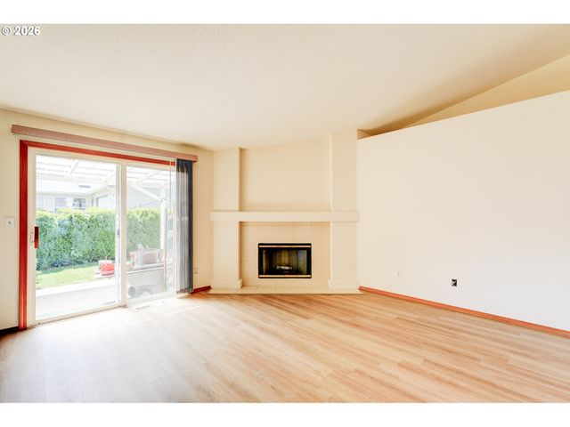 17440 Sw STARK St, Beaverton, OR 97006