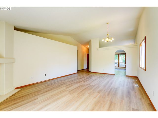 17440 Sw STARK St, Beaverton, OR 97006
