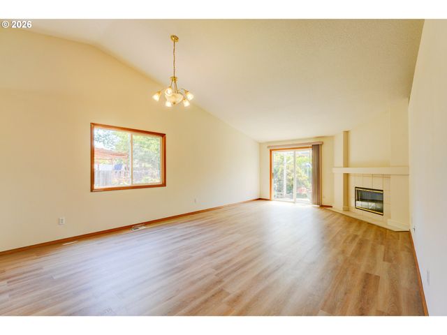 17440 Sw STARK St, Beaverton, OR 97006