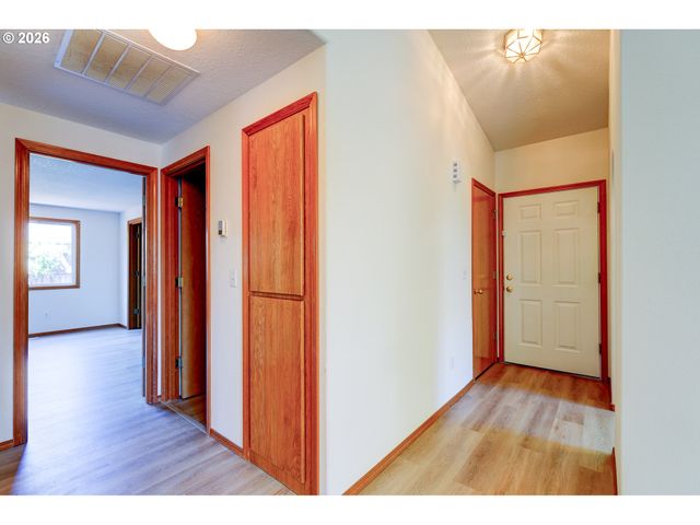 17440 Sw STARK St, Beaverton, OR 97006