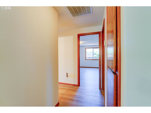 17440 Sw STARK St, Beaverton, OR 97006