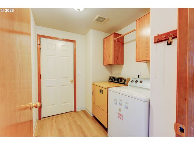 17440 Sw STARK St, Beaverton, OR 97006
