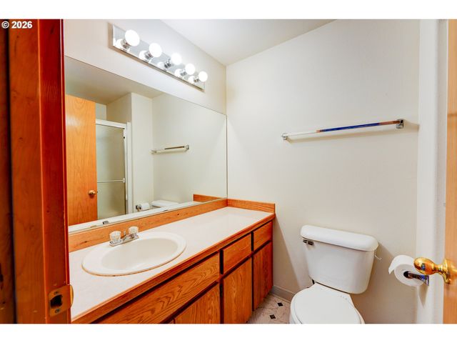 17440 Sw STARK St, Beaverton, OR 97006