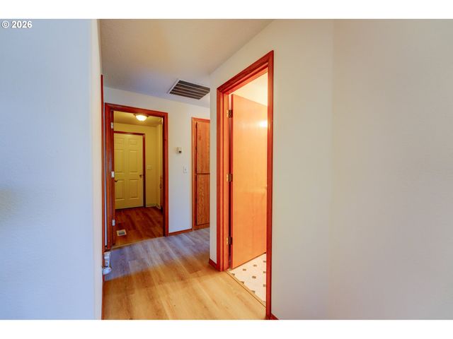 17440 Sw STARK St, Beaverton, OR 97006