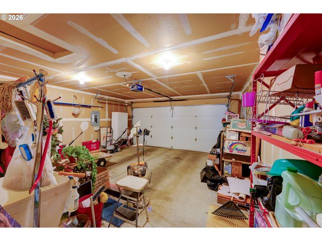 17440 Sw STARK St, Beaverton, OR 97006