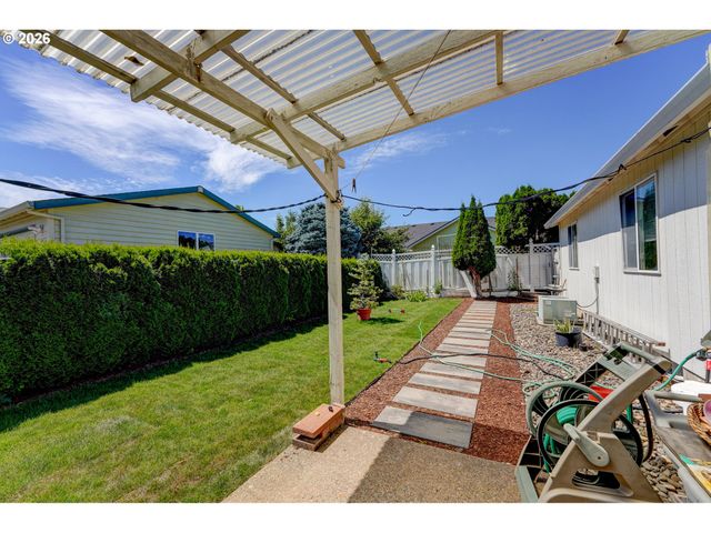 17440 Sw STARK St, Beaverton, OR 97006